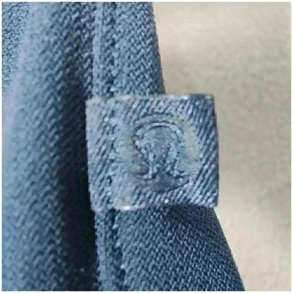 Lululemon Noir Shorts Navy Blue Women's 2 High Rise 5" Elastic Waist Tie Pockets - Picture 3 of 4